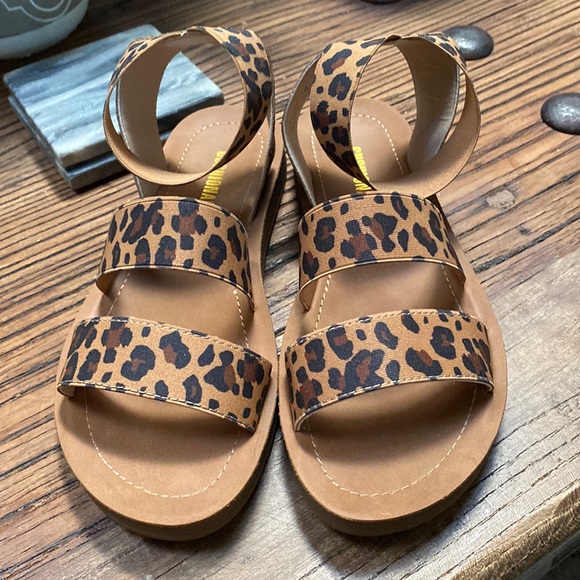 Cheetah sandals - Picture 1 of 2